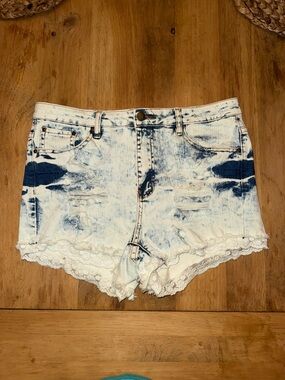 American Bazi Distressed Acid Wash Denim Shorts with Lace Trim Size Large